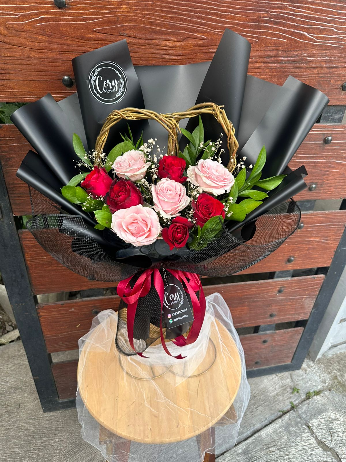 Rattan Heart Bunga Segar